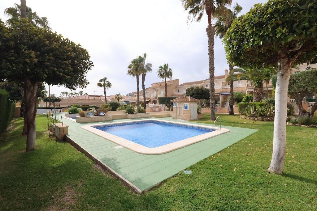 Master bedroom in duplex for sale in Rojales