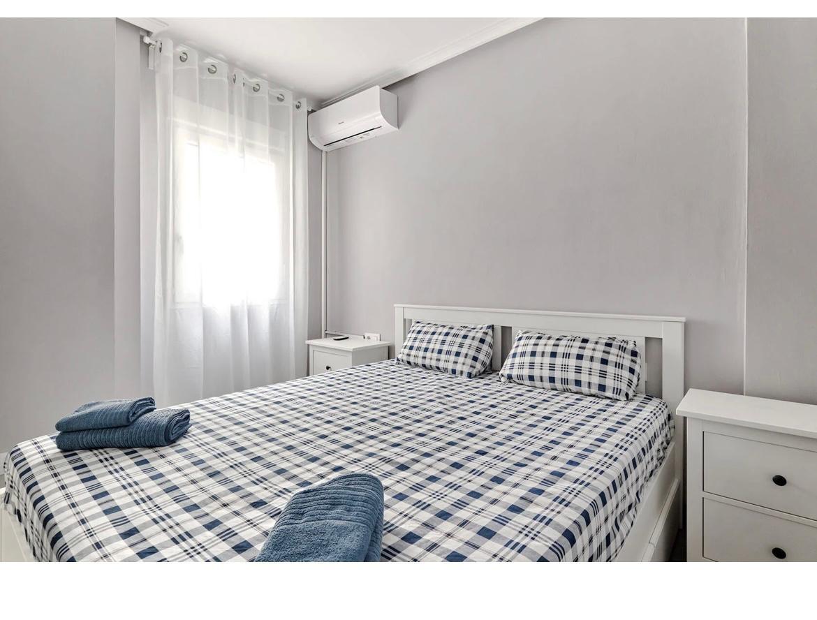Master bedroom in apartment for sale in Torrevieja