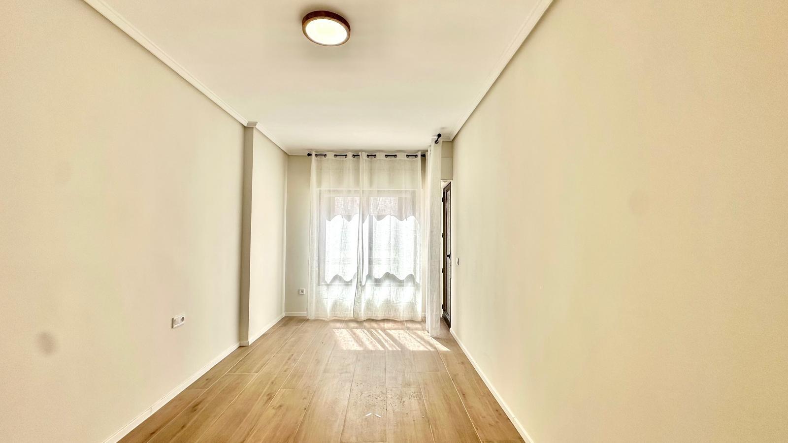 Master bedroom in apartment for sale in Torrevieja