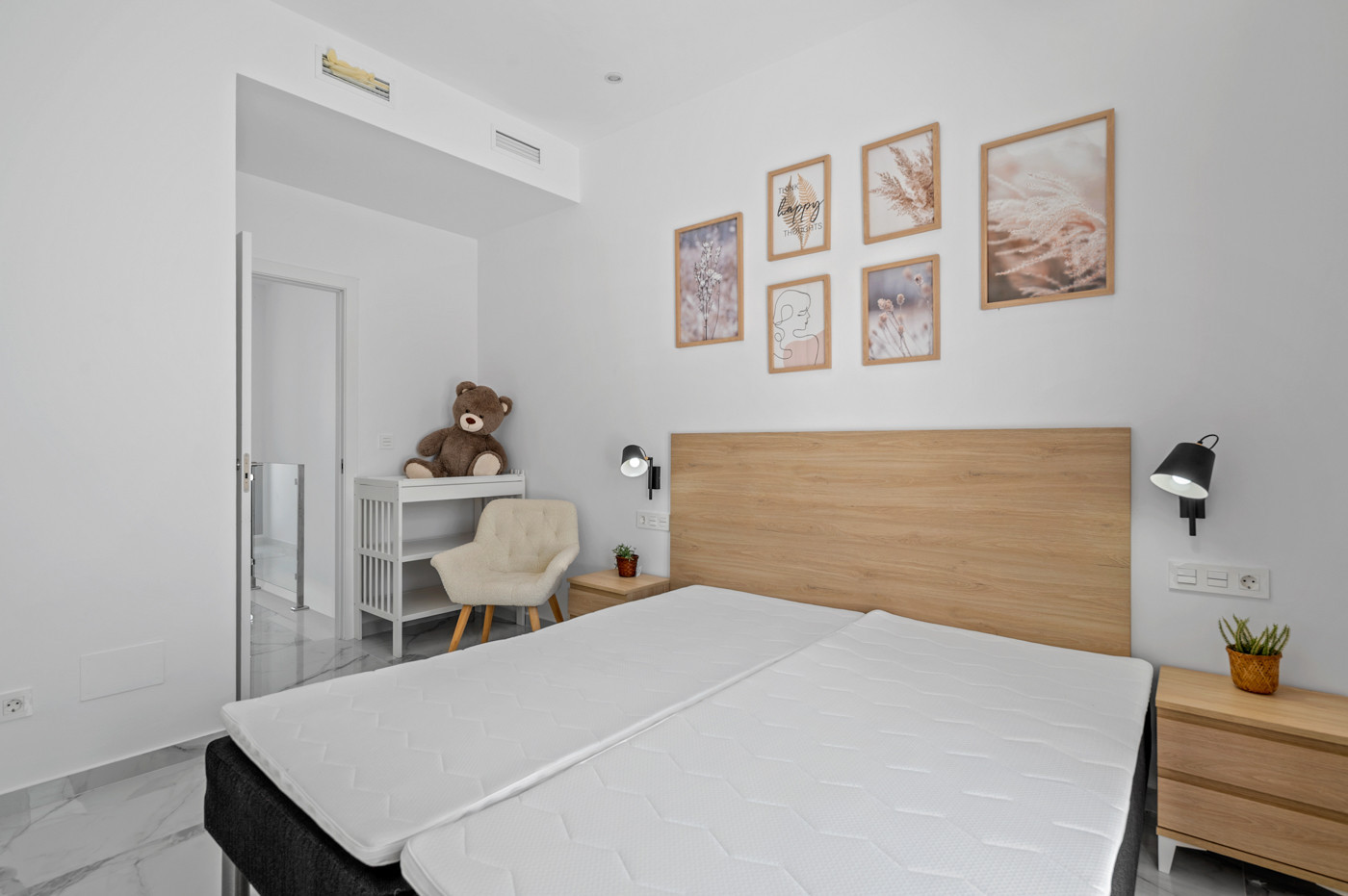 Terrace in villa for sale in Torrevieja