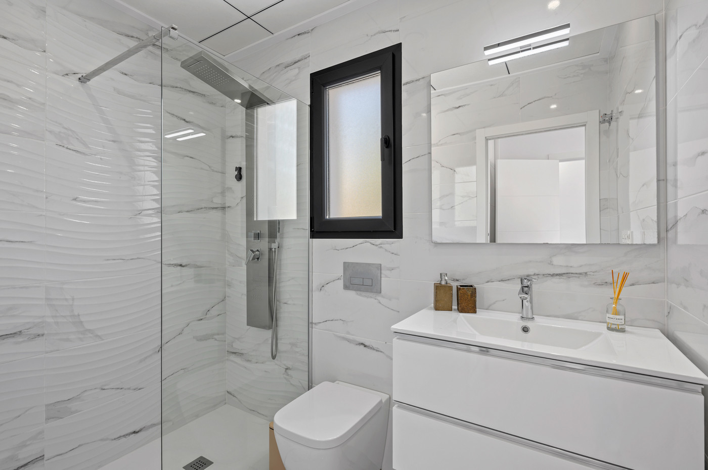 Bedroom in villa for sale in Torrevieja