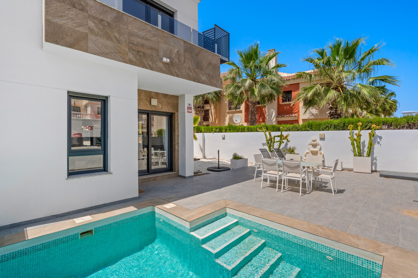 Bathroom in villa for sale in Torrevieja
