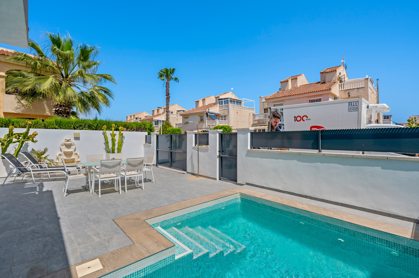 Garden in villa for sale in Torrevieja