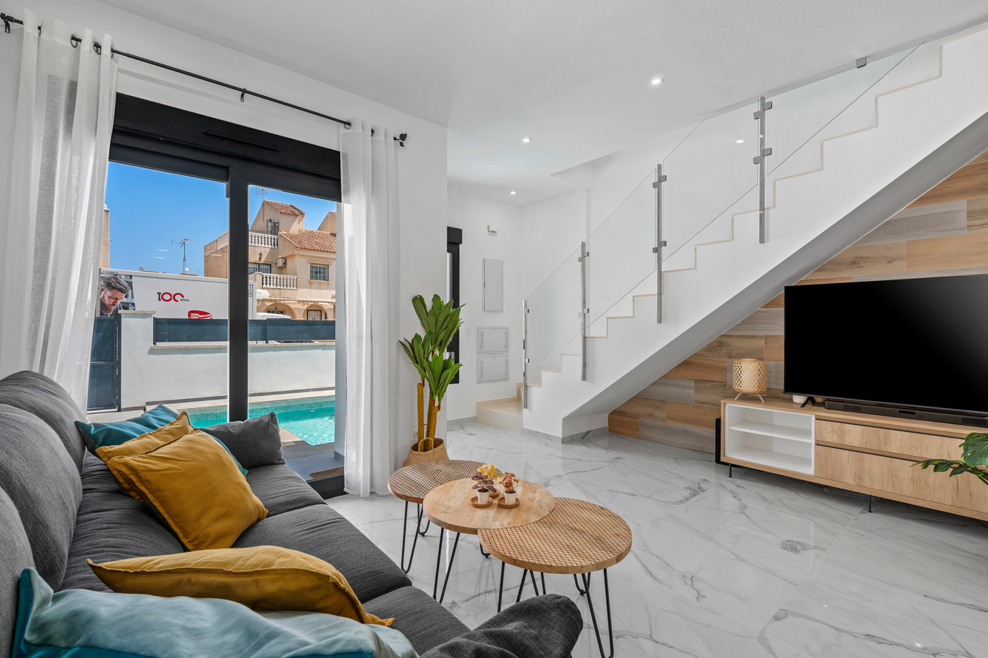 Terrace in villa for sale in Torrevieja