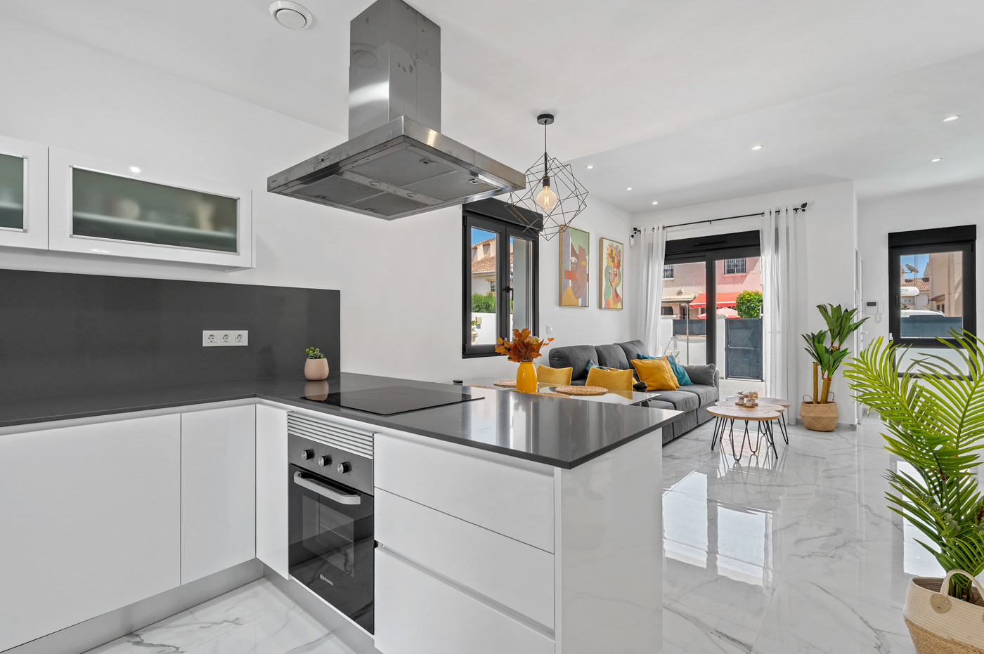 Garden in villa for sale in Torrevieja