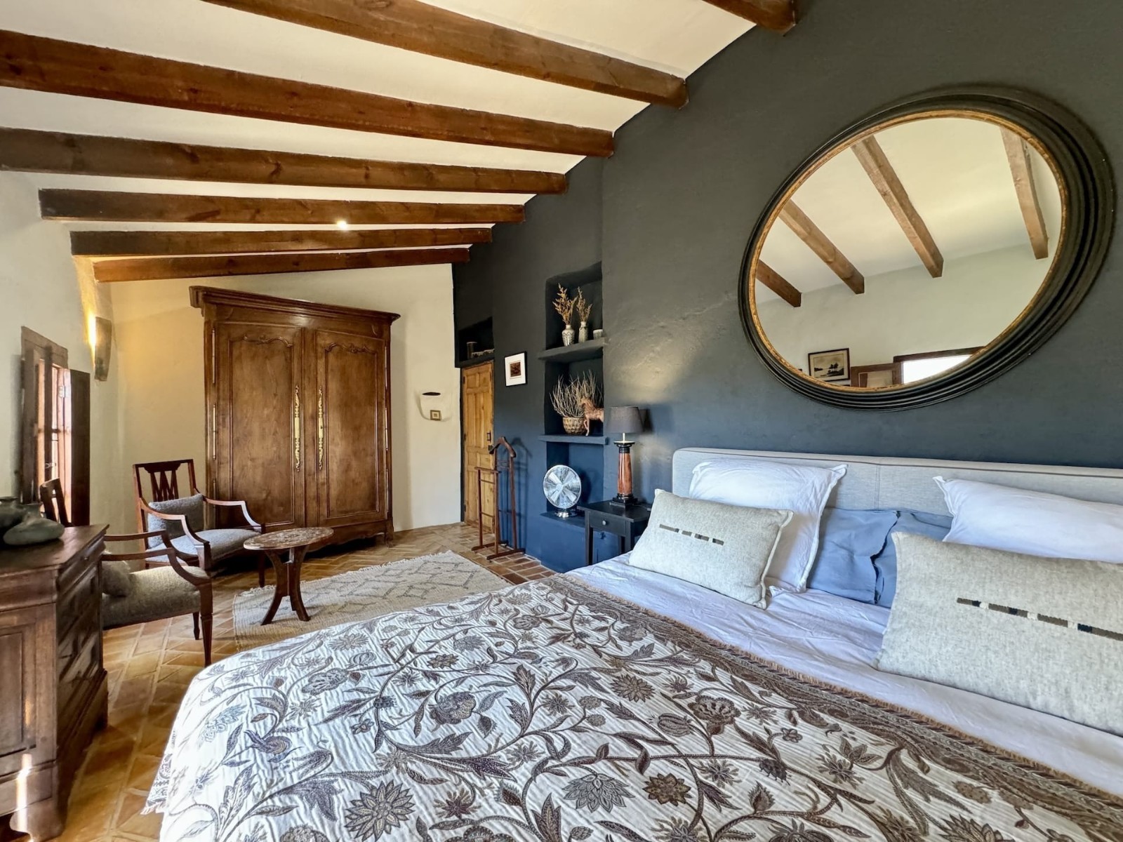 Bedroom in villa for sale in Relleu
