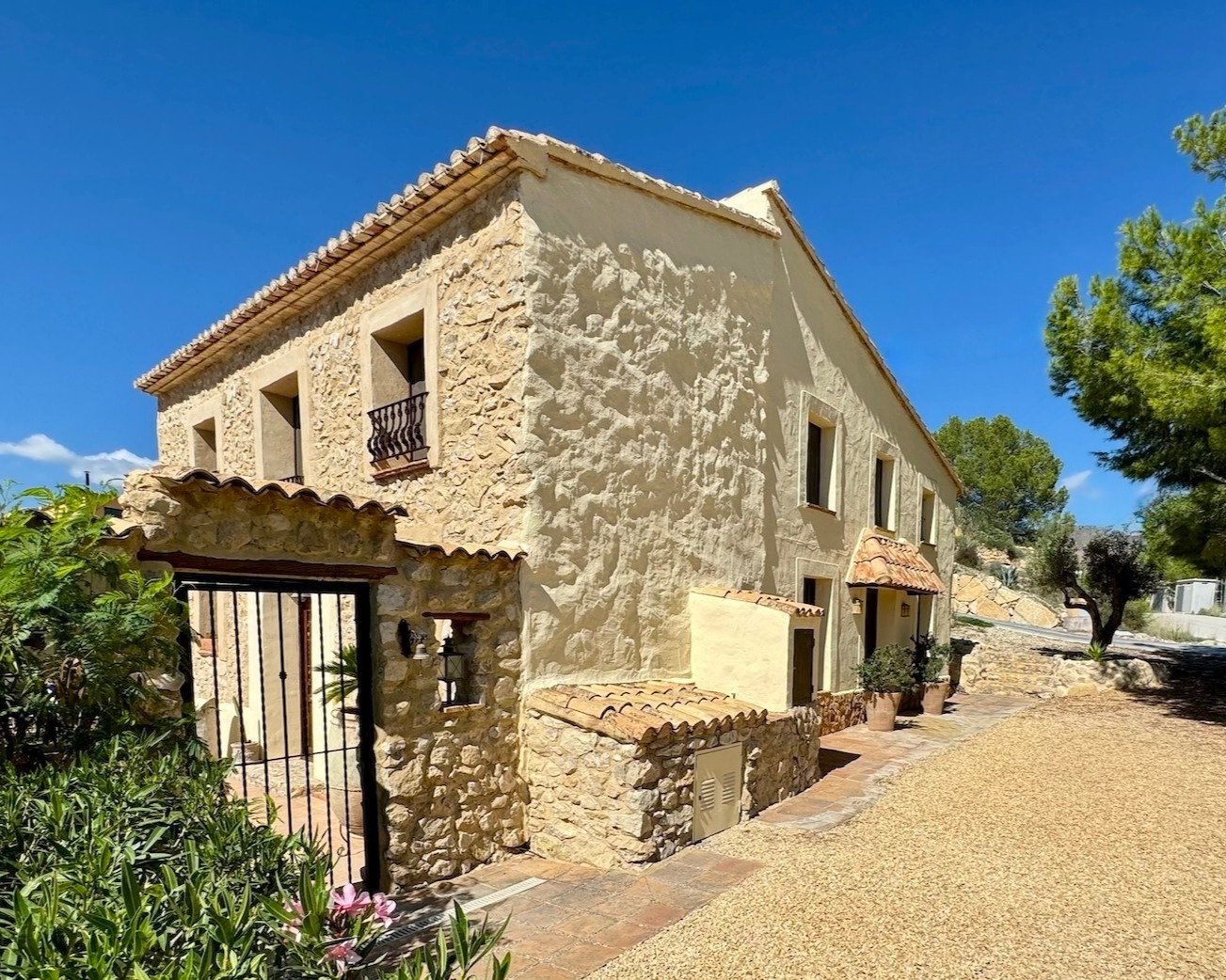 Bedroom in villa for sale in Relleu