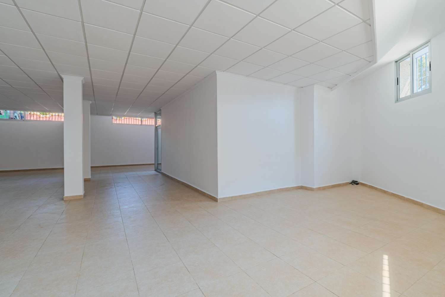 Bedroom in commercial for sale in Torrevieja