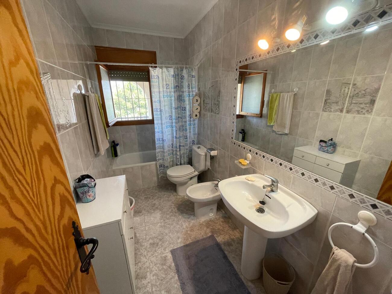 Bathroom in villa for sale in El Rebolledo