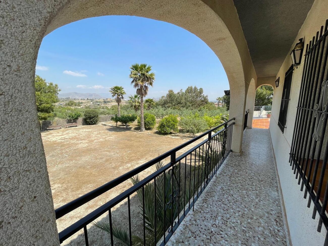 Terrace in villa for sale in El Rebolledo