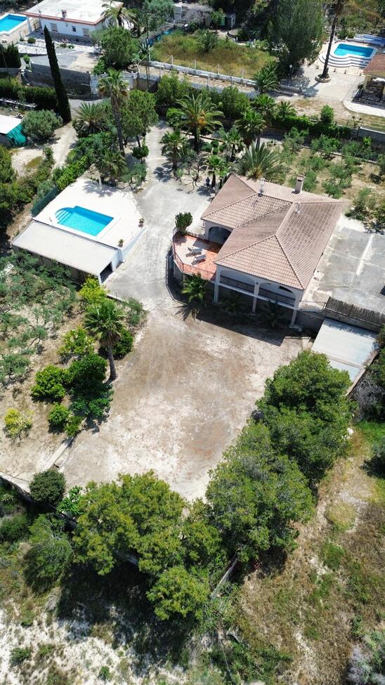 Pool area in villa for sale in El Rebolledo