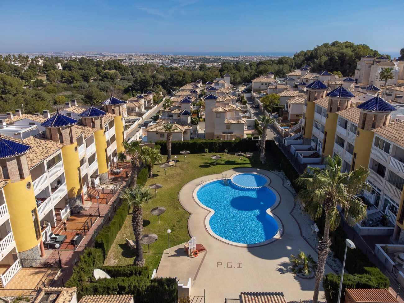 Bedroom in penthouse for sale in Villamartin
