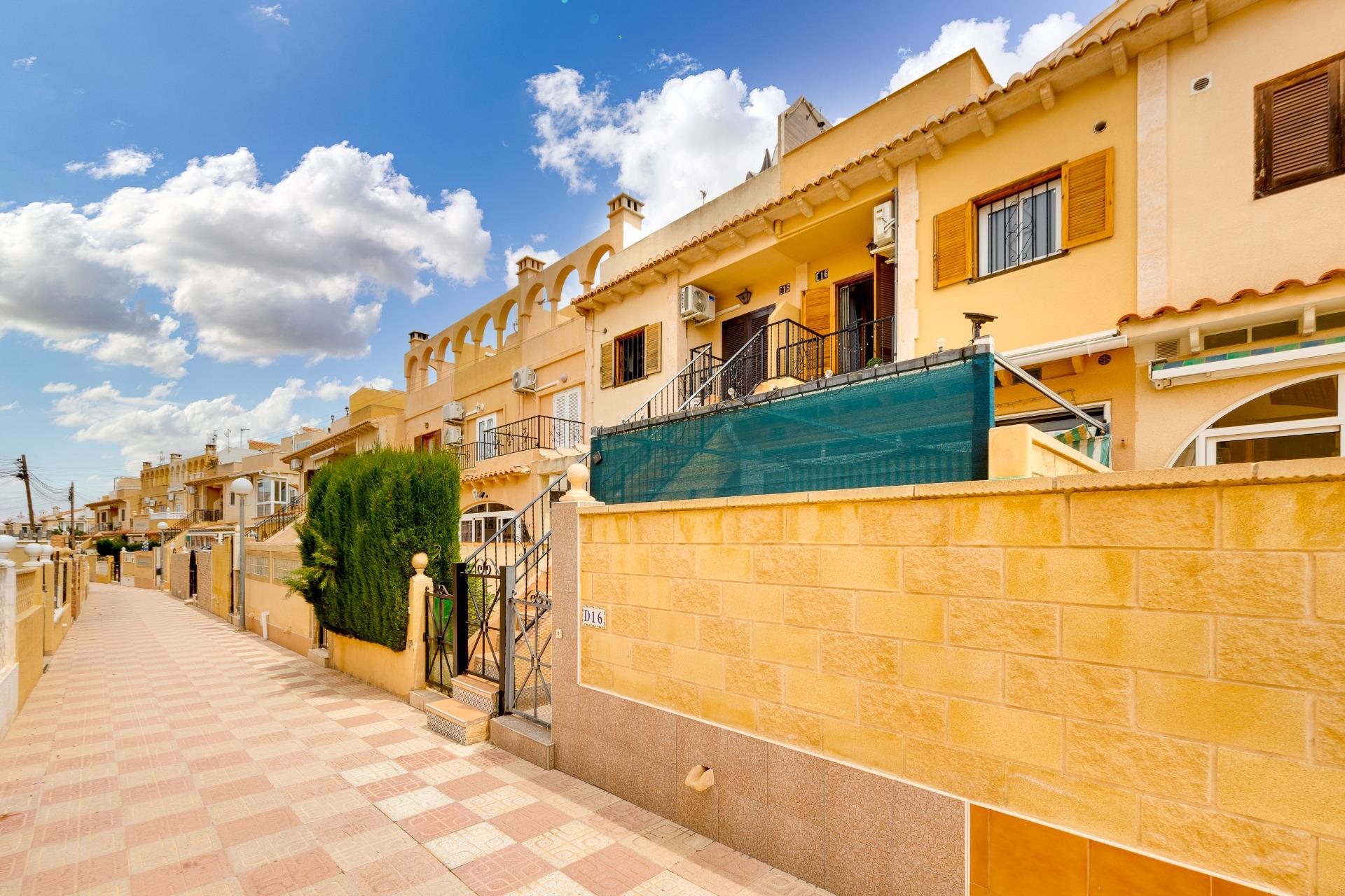 Terrace in bungalow for sale in Torrevieja