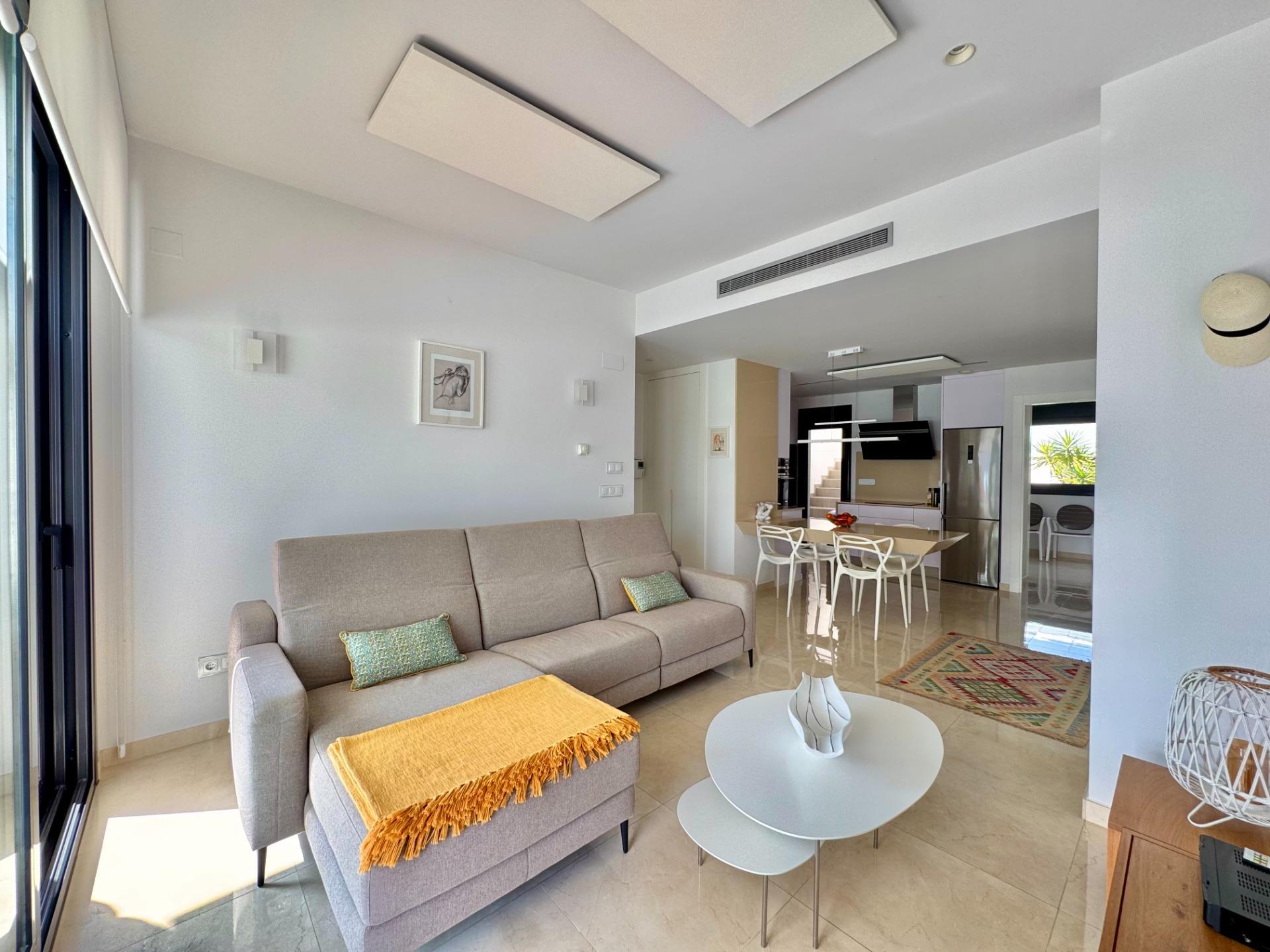Garden in villa for sale in San Miguel de Salinas