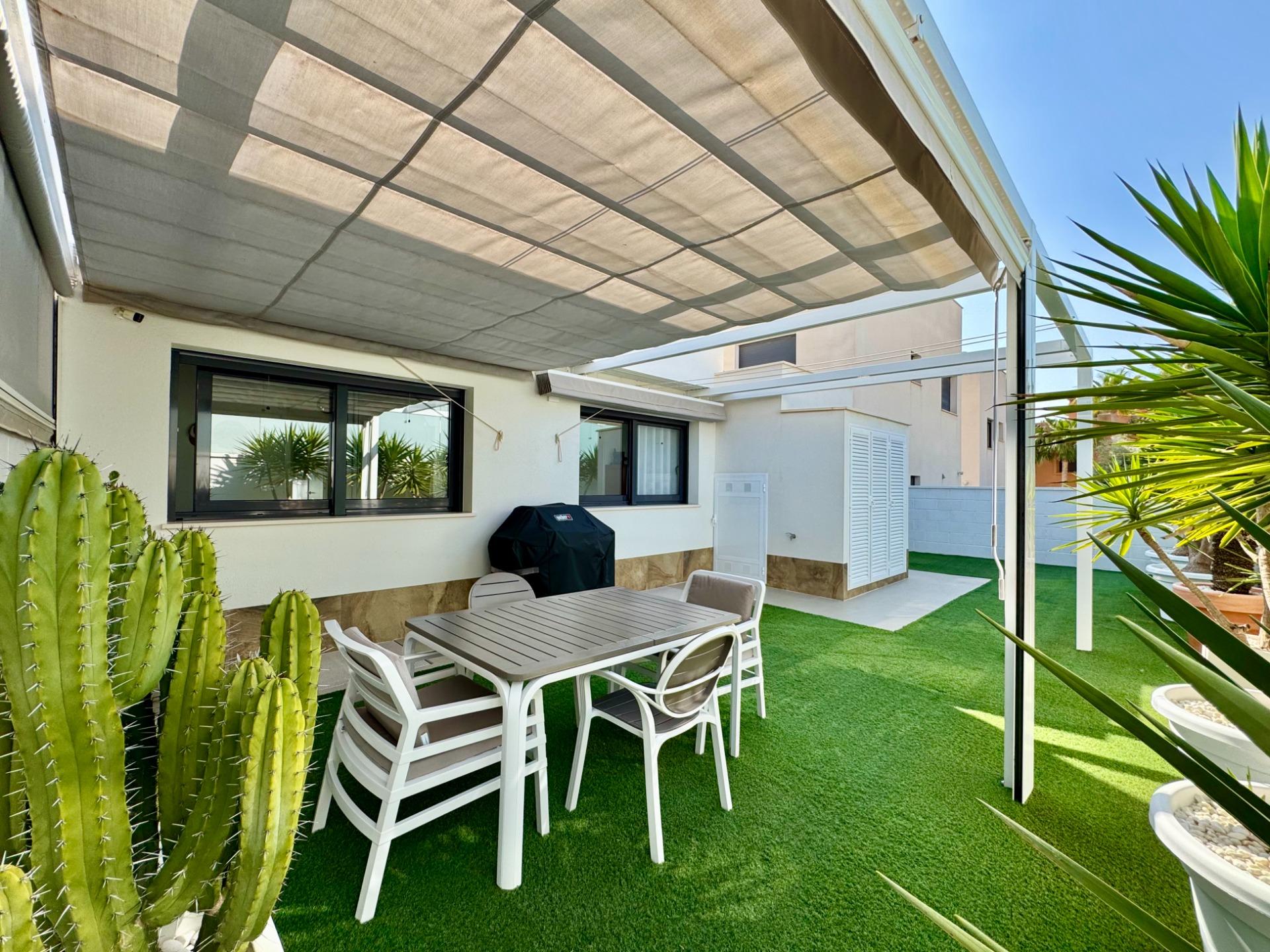 Exterior view in villa for sale in San Miguel de Salinas