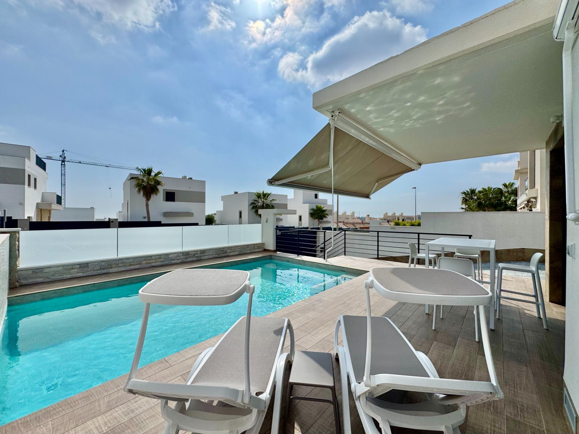 Garden in villa for sale in San Miguel de Salinas