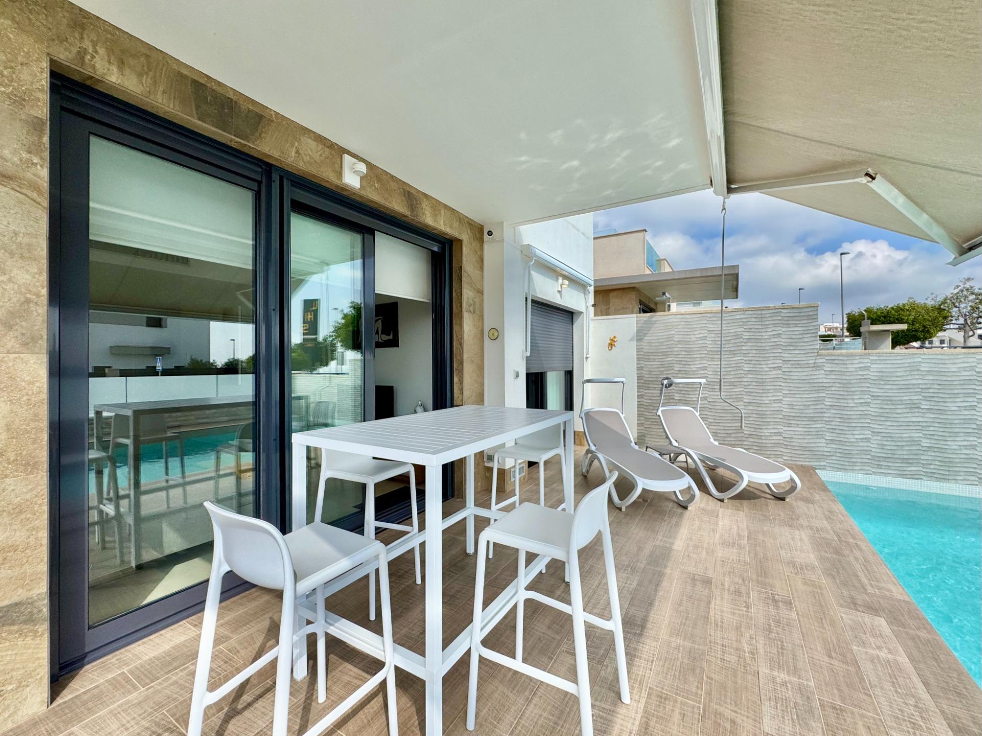 Dining area in villa for sale in San Miguel de Salinas