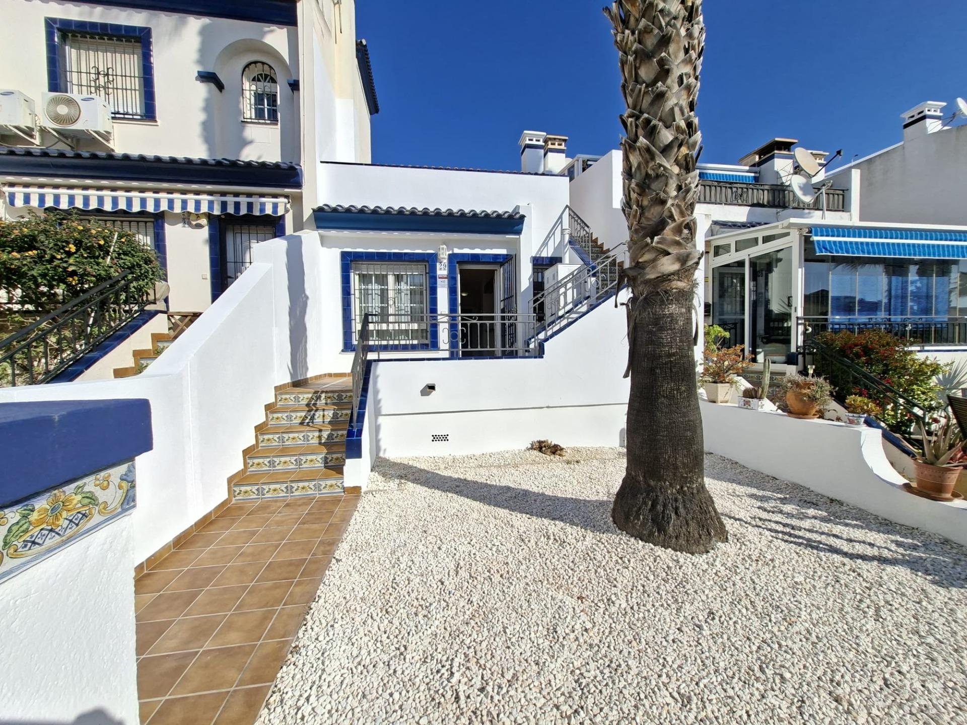 En lysende lysøkning på Orihuela Costa - Nyrenovert og fullt møblert bolig