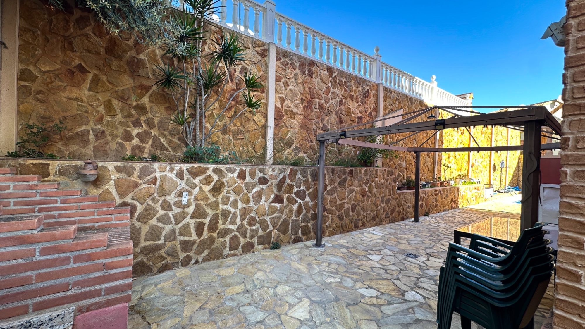 Exterior view in terraced for sale in San Miguel de Salinas