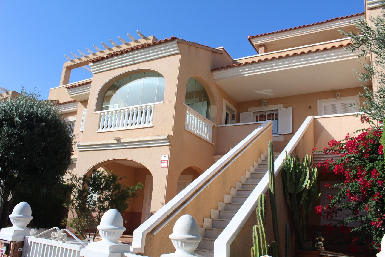 Garden in penthouse for sale in Orihuela Costa