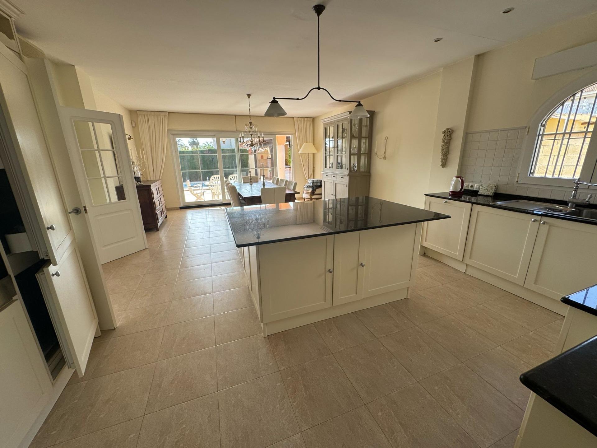 Exterior view in villa for sale in Orihuela Costa