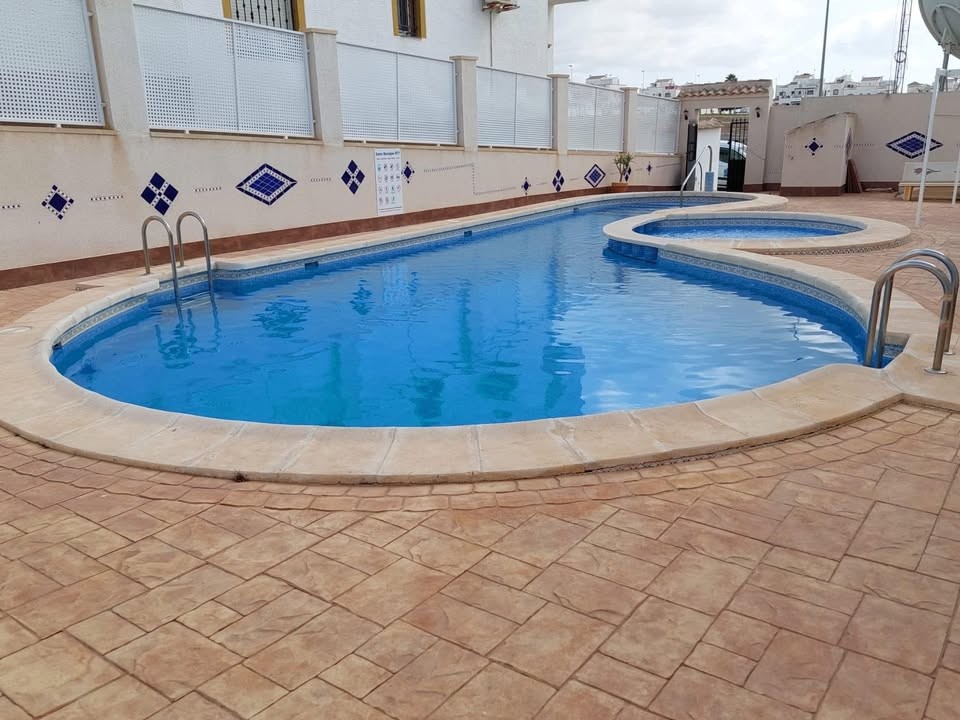 Master bedroom in apartment for sale in Orihuela