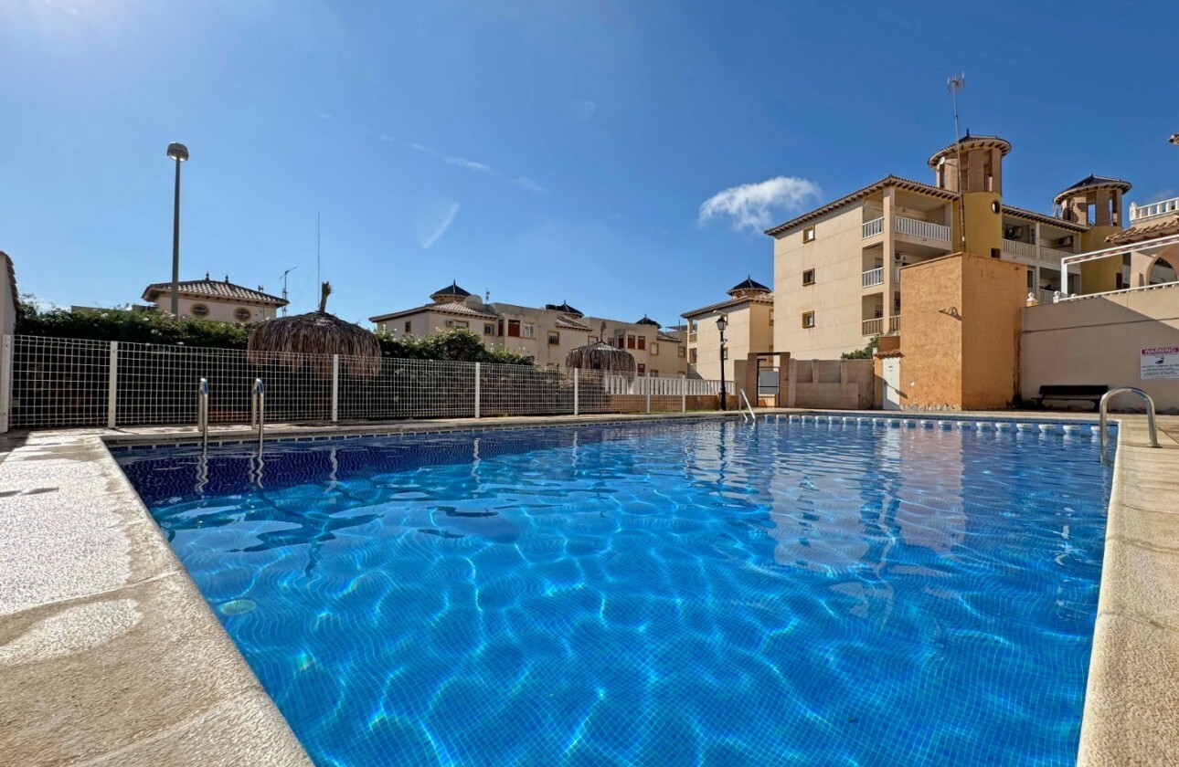 Pool area in bungalow for sale in Lomas de Caboroig