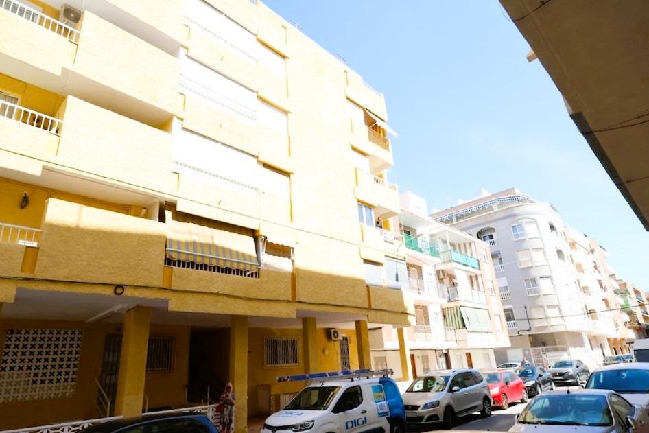 Terrace in apartment for sale in Torrevieja