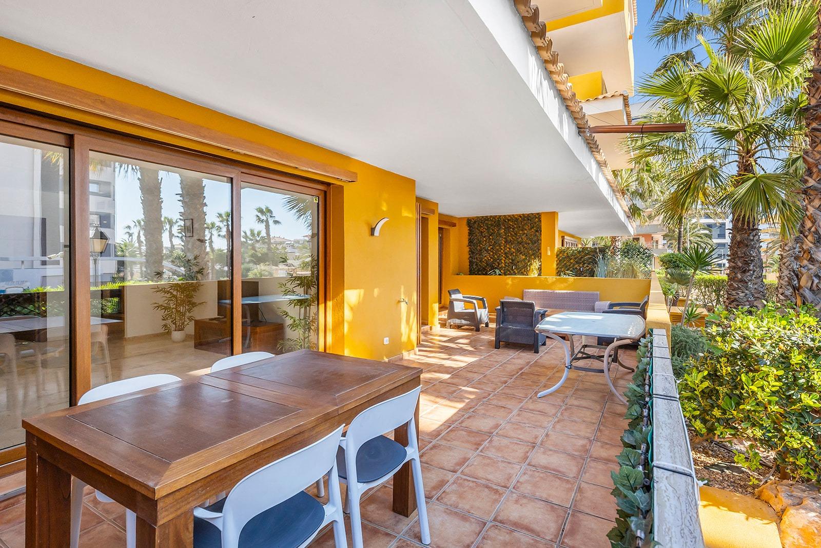 Bedroom in apartment for sale in Torrevieja