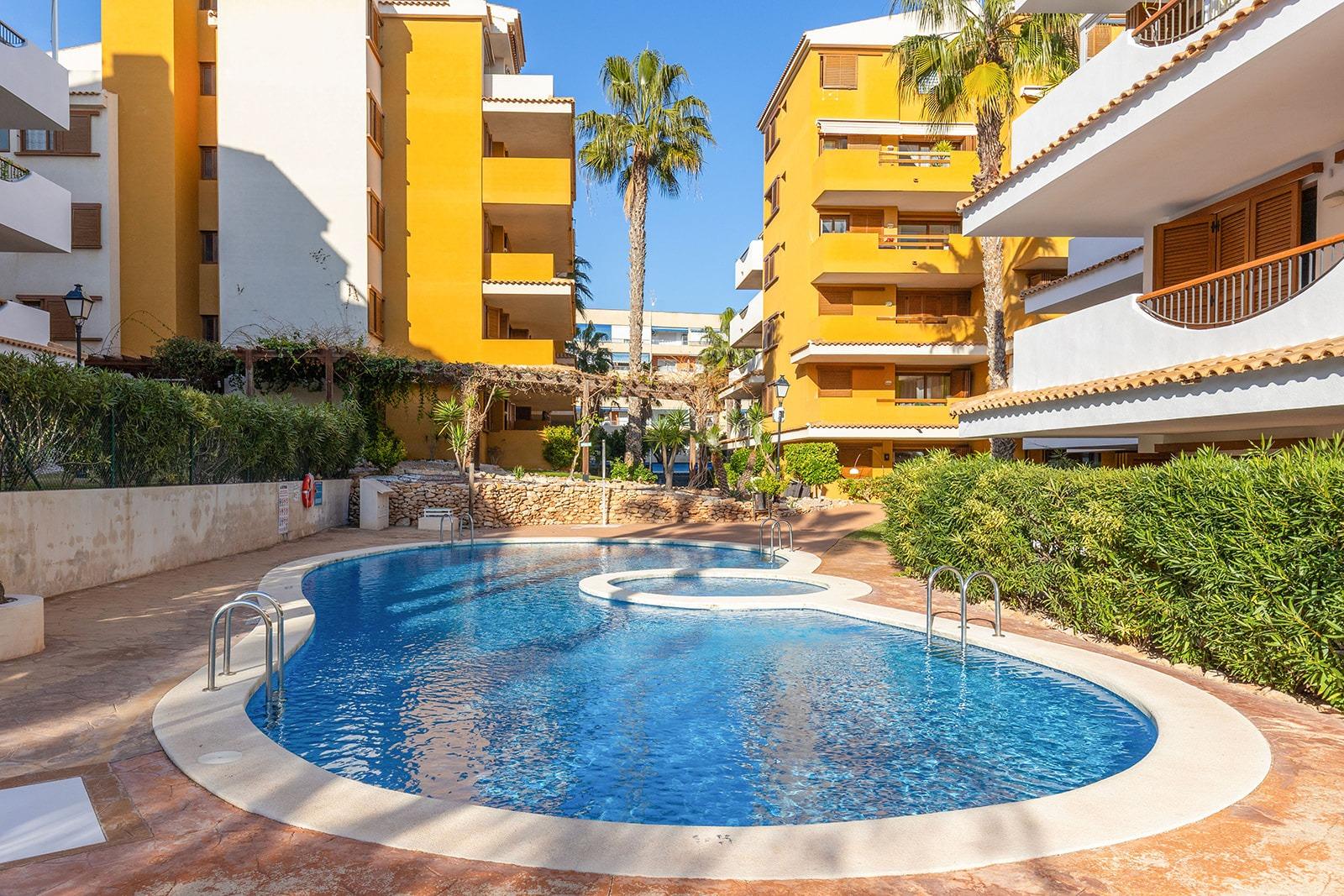 Bedroom in apartment for sale in Torrevieja