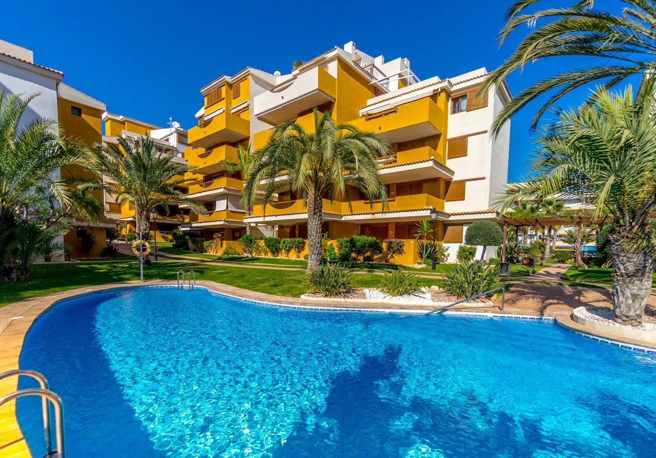 Terrace in apartment for sale in Torrevieja