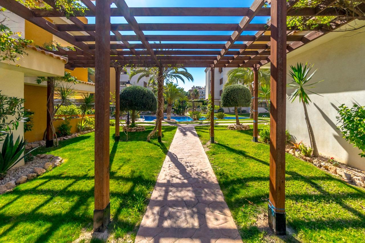 Garden in apartment for sale in Torrevieja