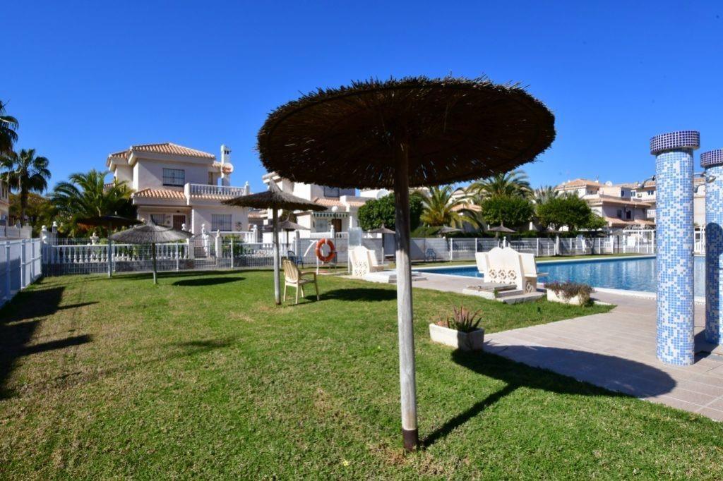 Garden in bungalow for sale in Orihuela Costa