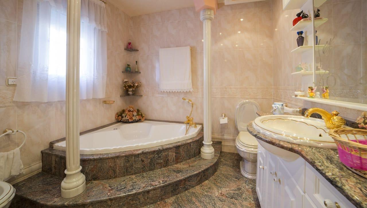 Master bedroom in terraced for sale in Los Alcazares