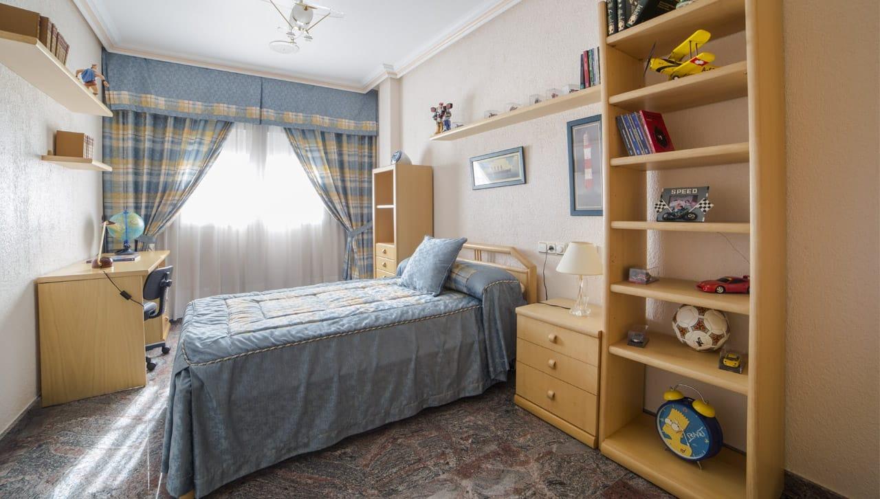 Bedroom in terraced for sale in Los Alcazares