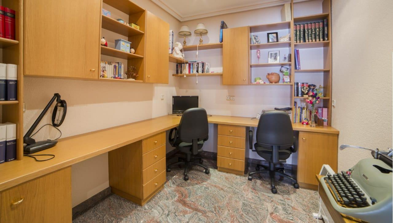 Master bedroom in terraced for sale in Los Alcazares