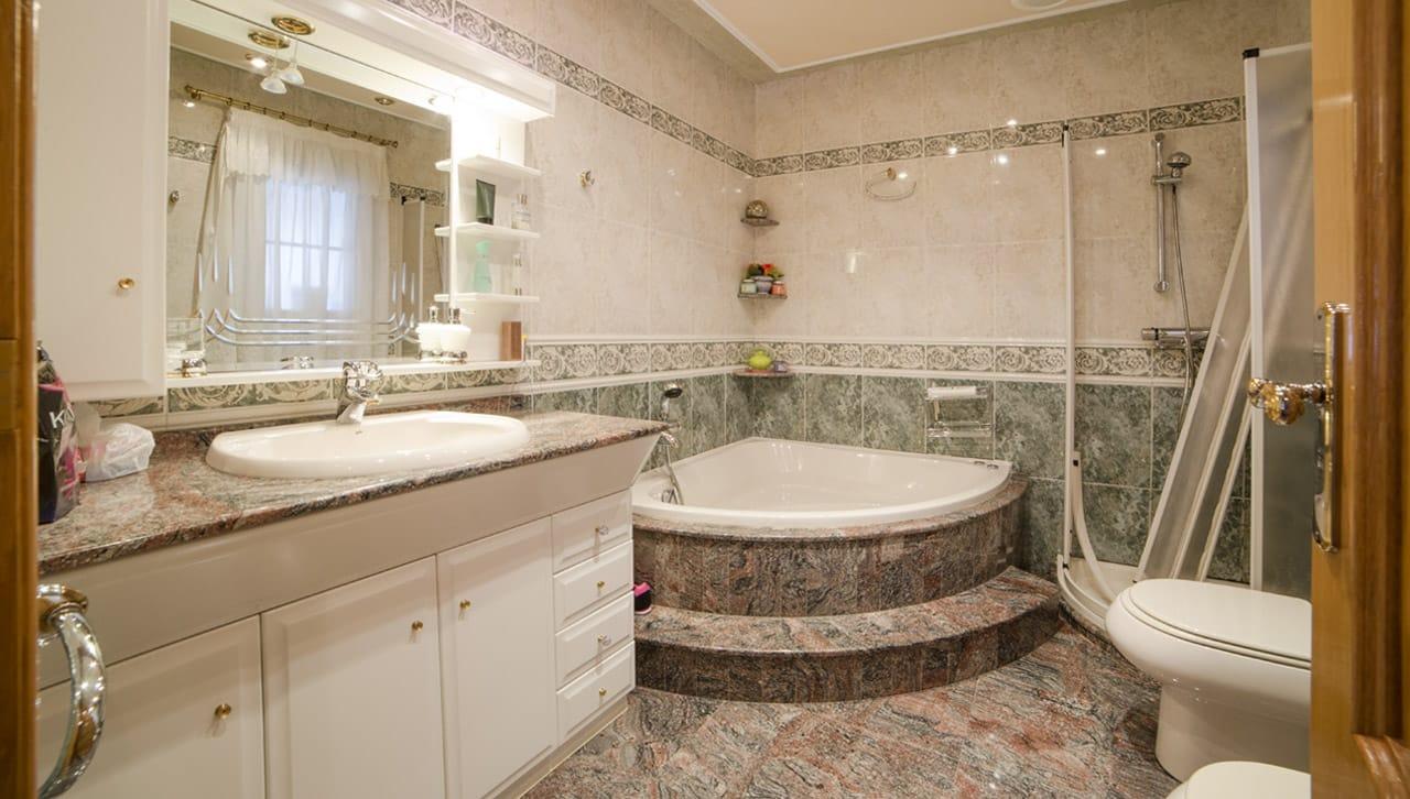 Bathroom in terraced for sale in Los Alcazares