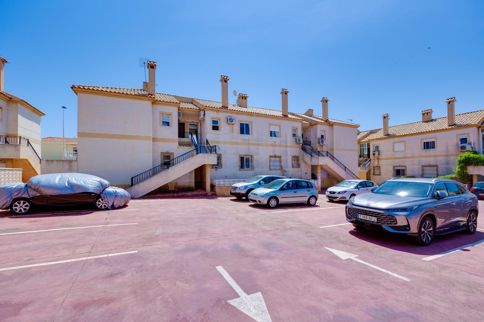 Garden in bungalow for sale in Torrevieja