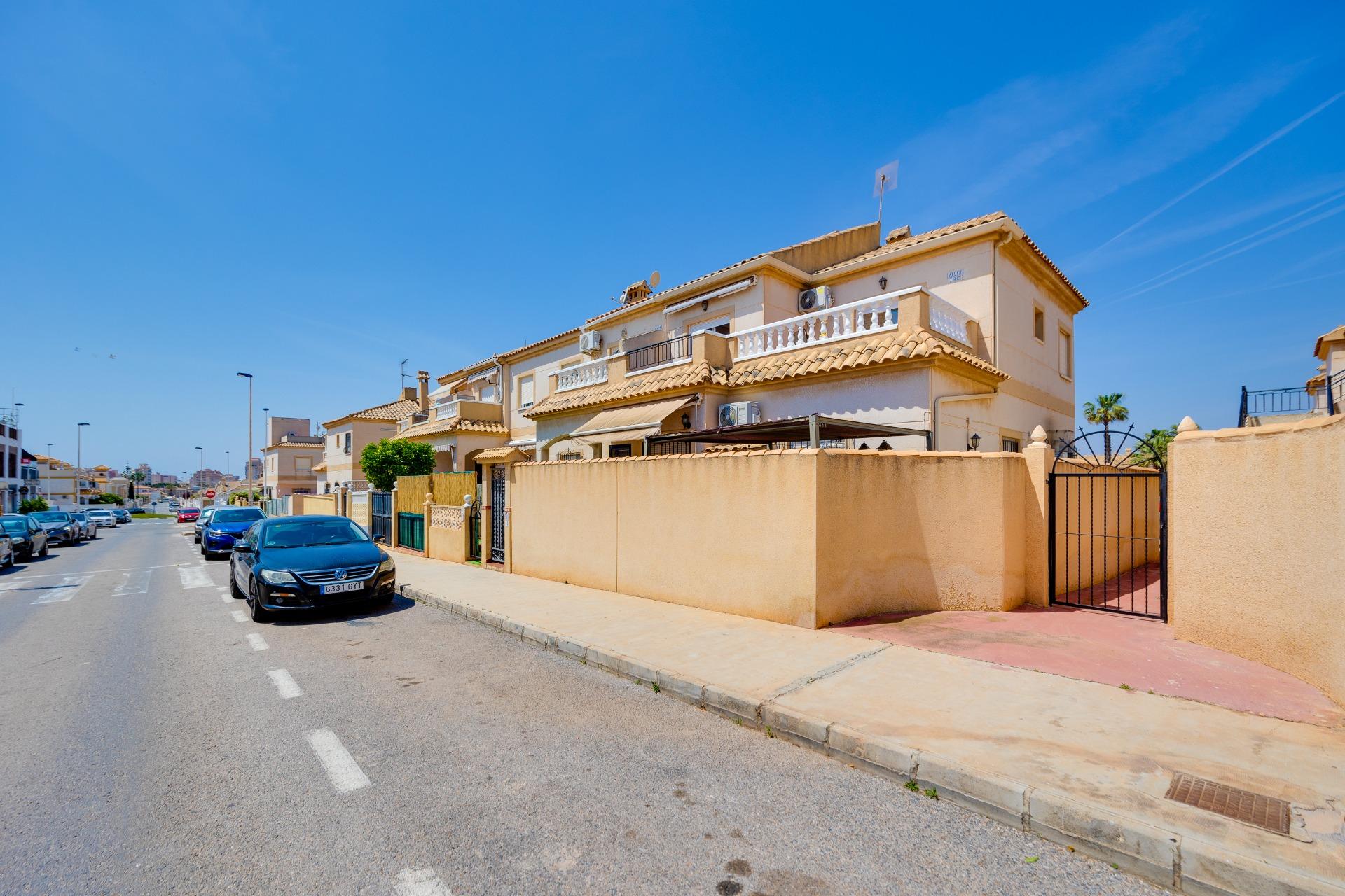 Dining area in bungalow for sale in Torrevieja