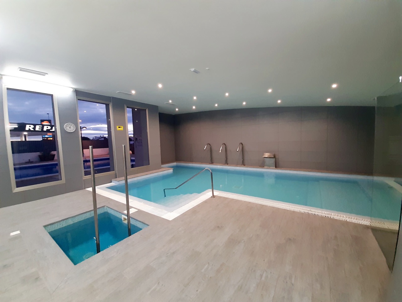 Master bedroom in apartment for sale in Los Dolses