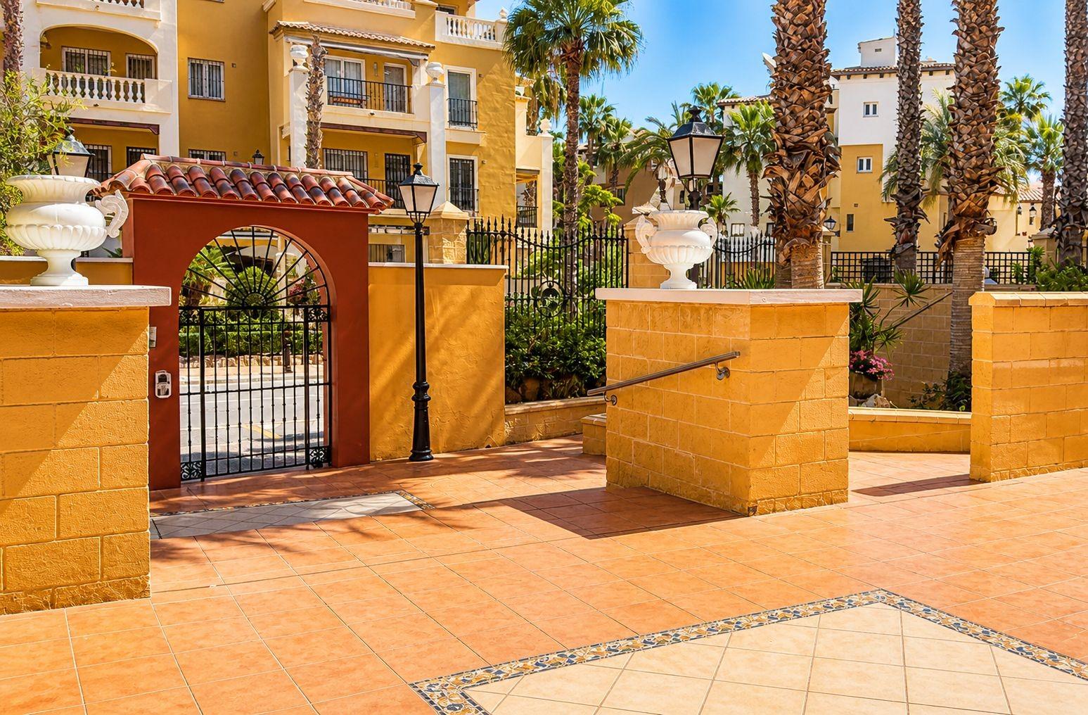 Terrace in apartment for sale in Torrevieja