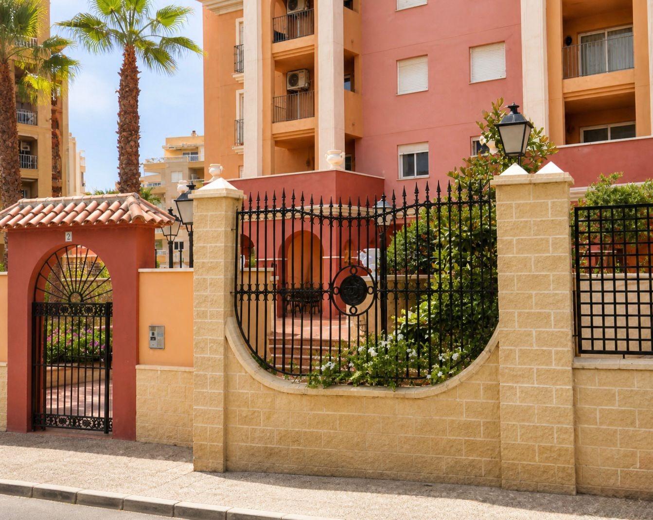 Bedroom in apartment for sale in Torrevieja