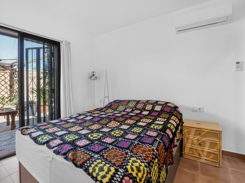 Bedroom in villa for sale in Torrevieja
