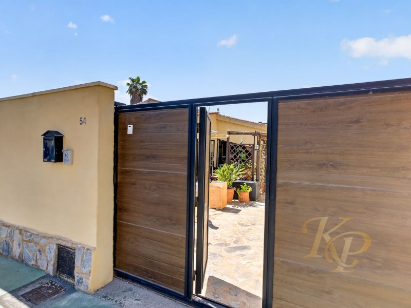 Living room in villa for sale in Torrevieja
