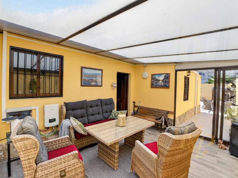 Dining area in villa for sale in Torrevieja