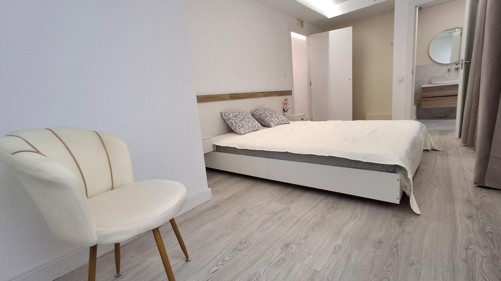 Master bedroom in apartment for sale in Torrevieja