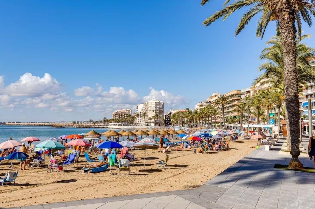 Terrace in villa for sale in Torrevieja
