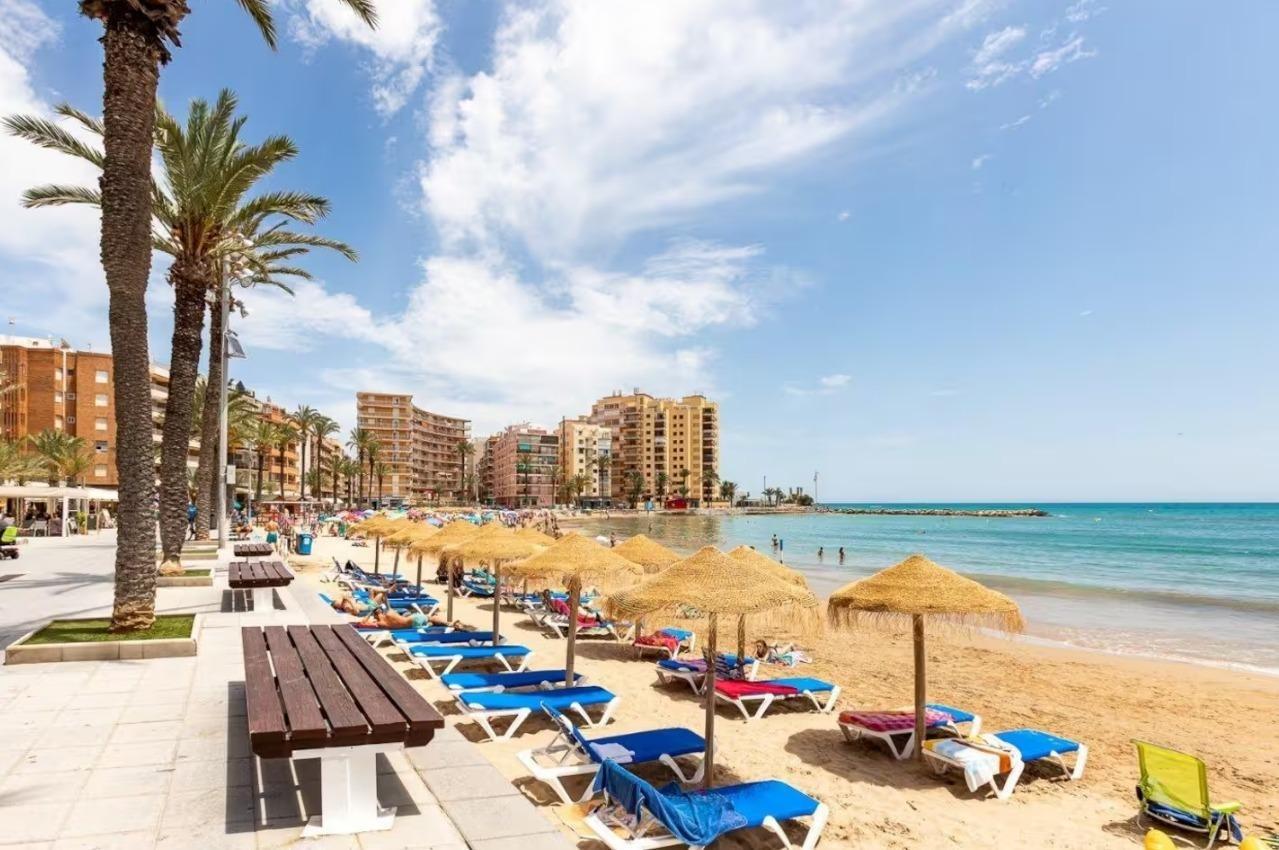 Pool area in villa for sale in Torrevieja
