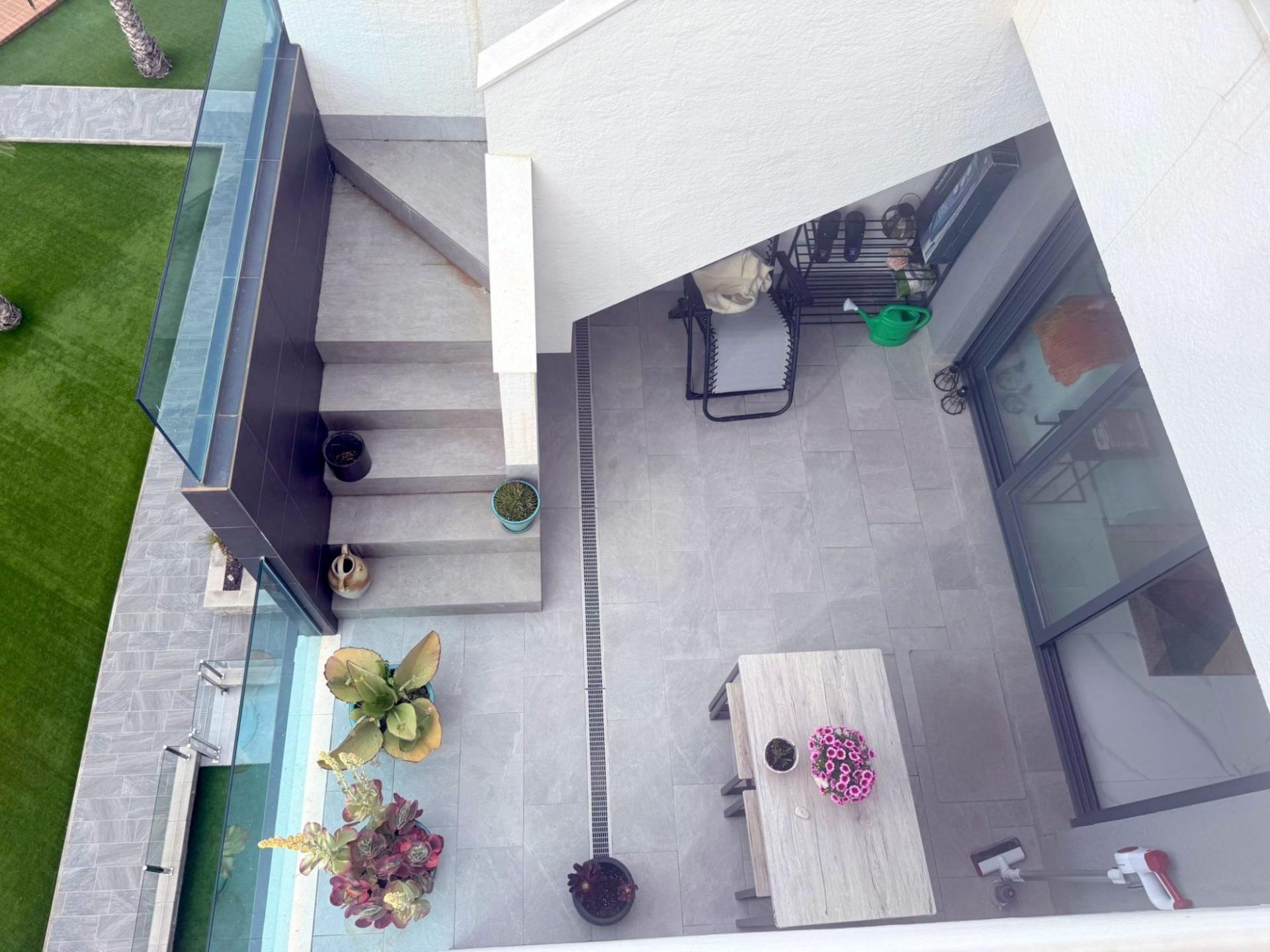 Garden in bungalow for sale in Guardamar del Segura