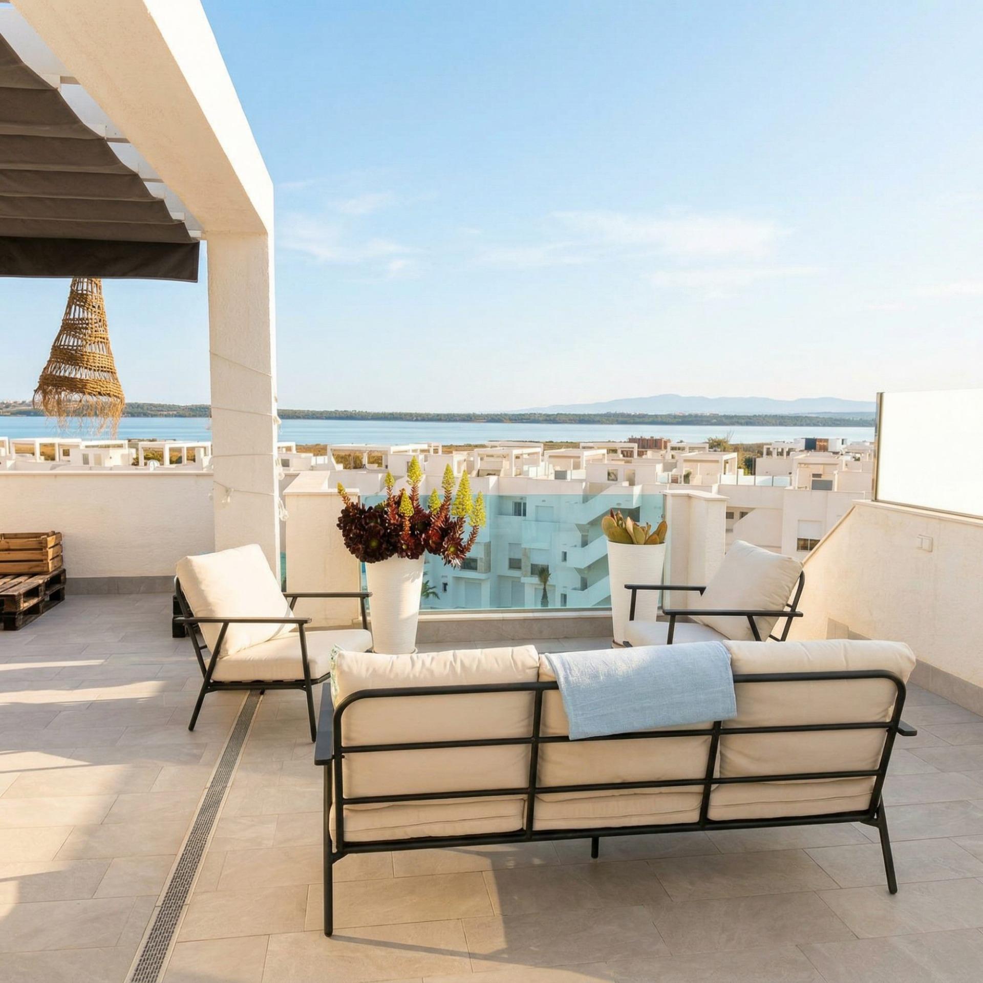 Dining area in bungalow for sale in Guardamar del Segura